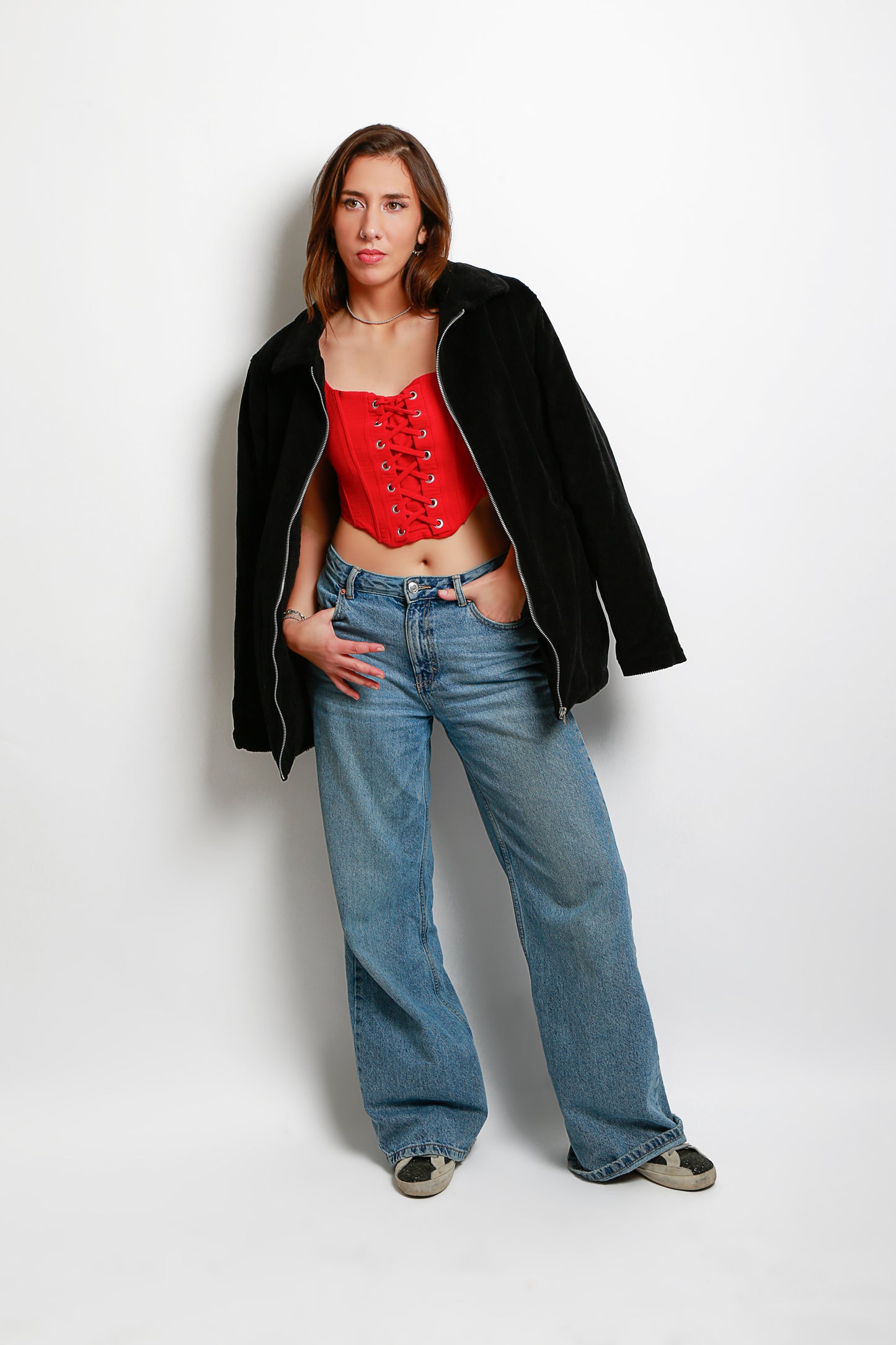 CHAQUETA CORDUROY NEGRA.