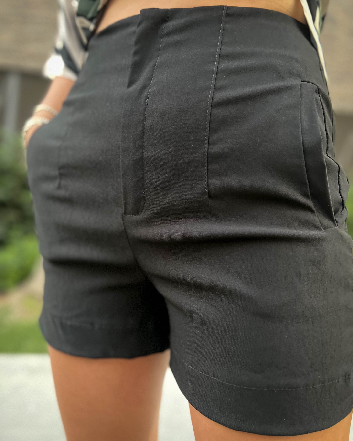 SHORT SASTRERO NEGRO.