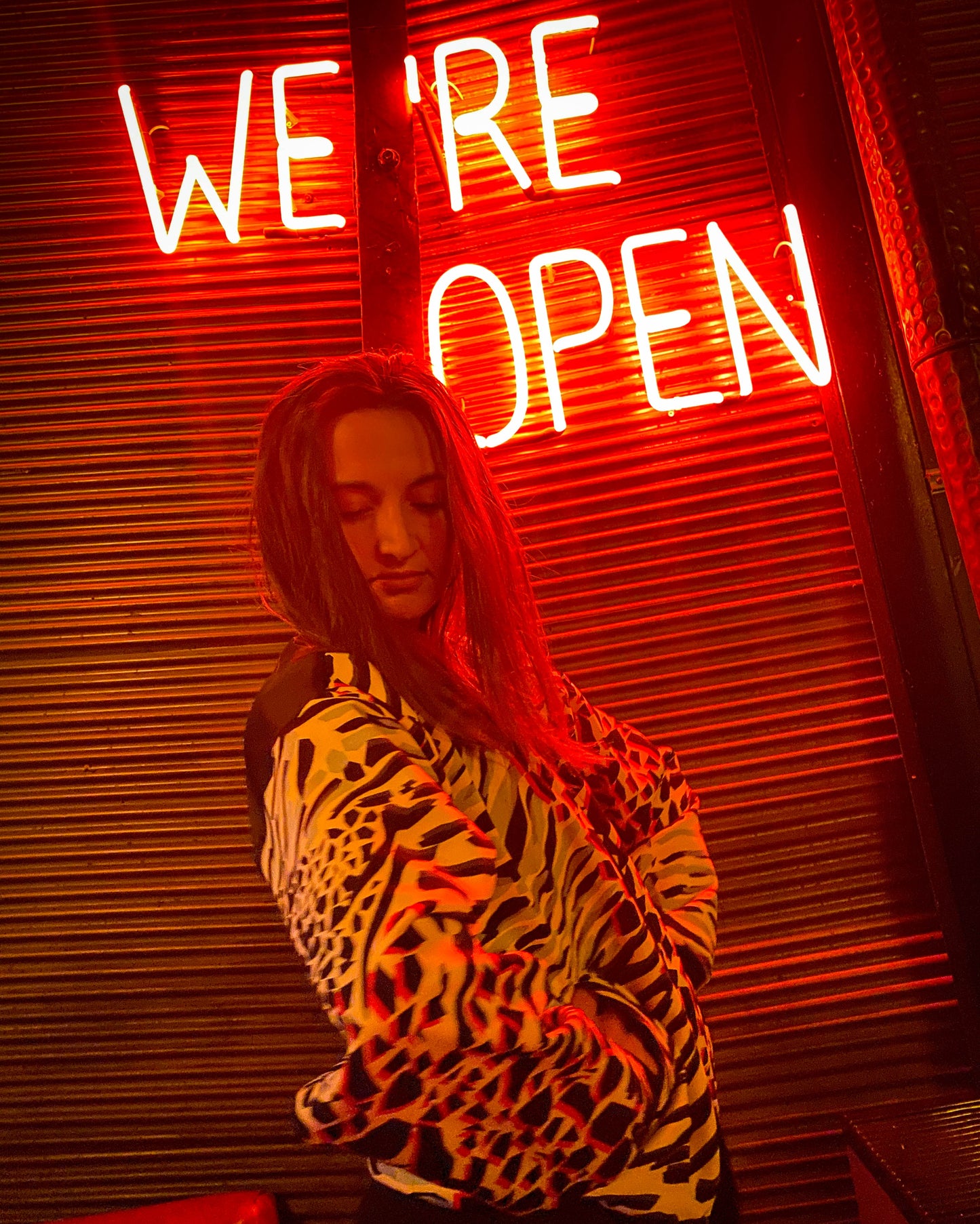 BOMBER JACKET PARTY ROJO.