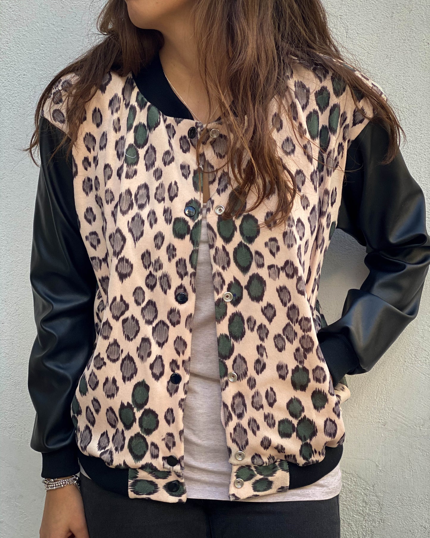BOMBER PRINT ROSE CORTA.