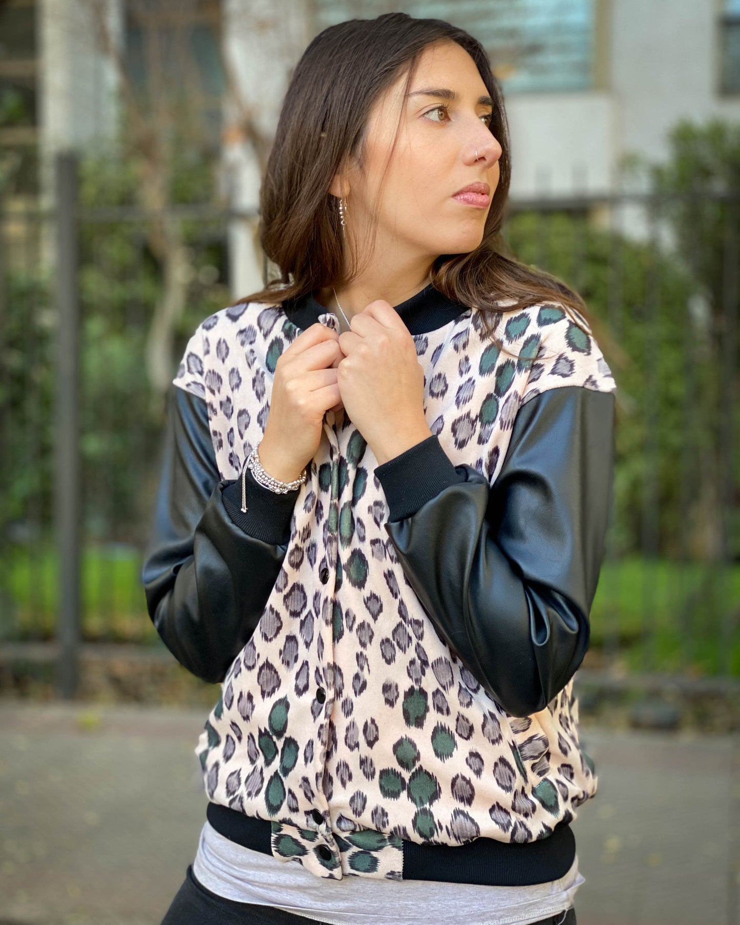BOMBER PRINT ROSE CORTA.