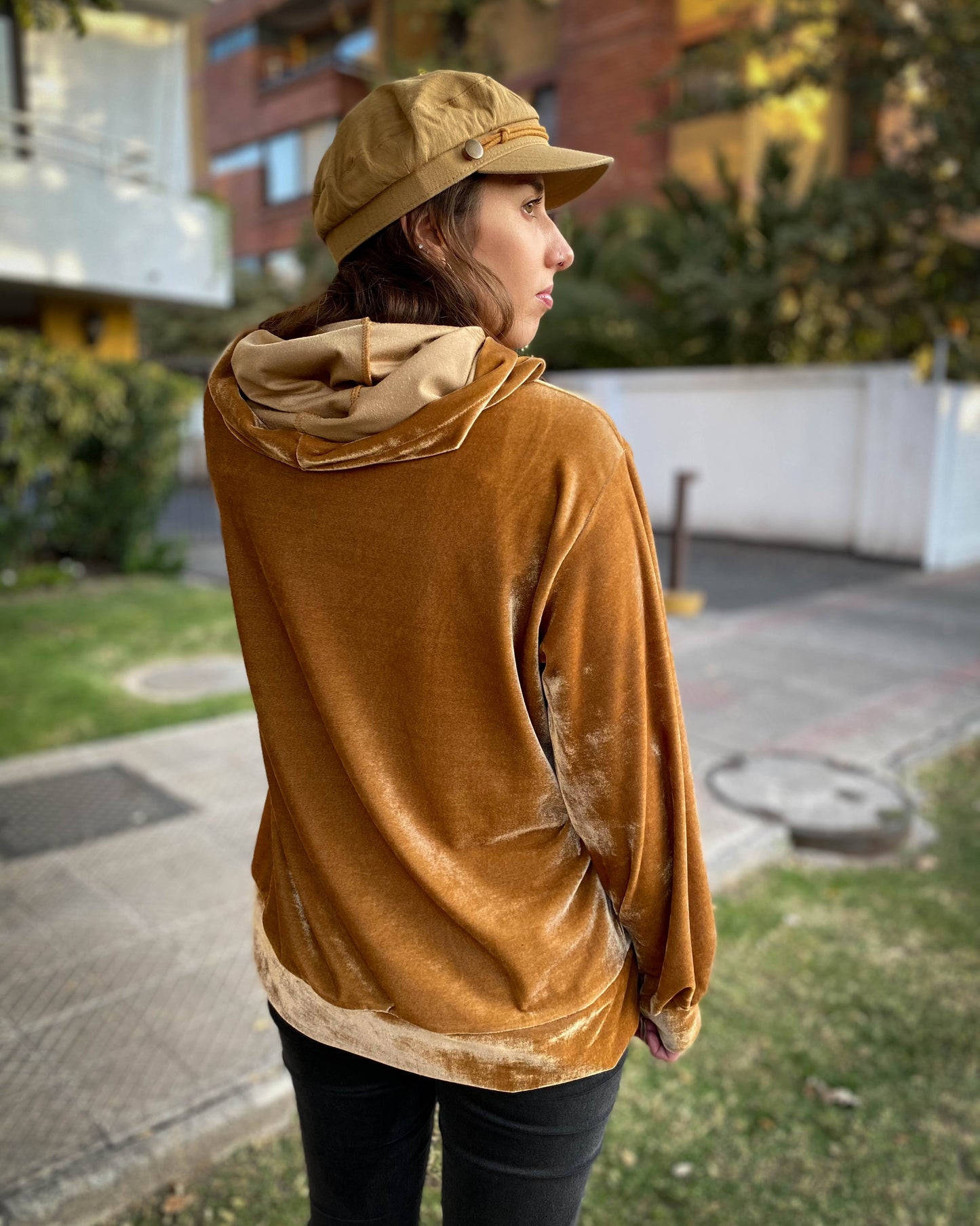 POLERÓN OVERSIZE CAMEL.