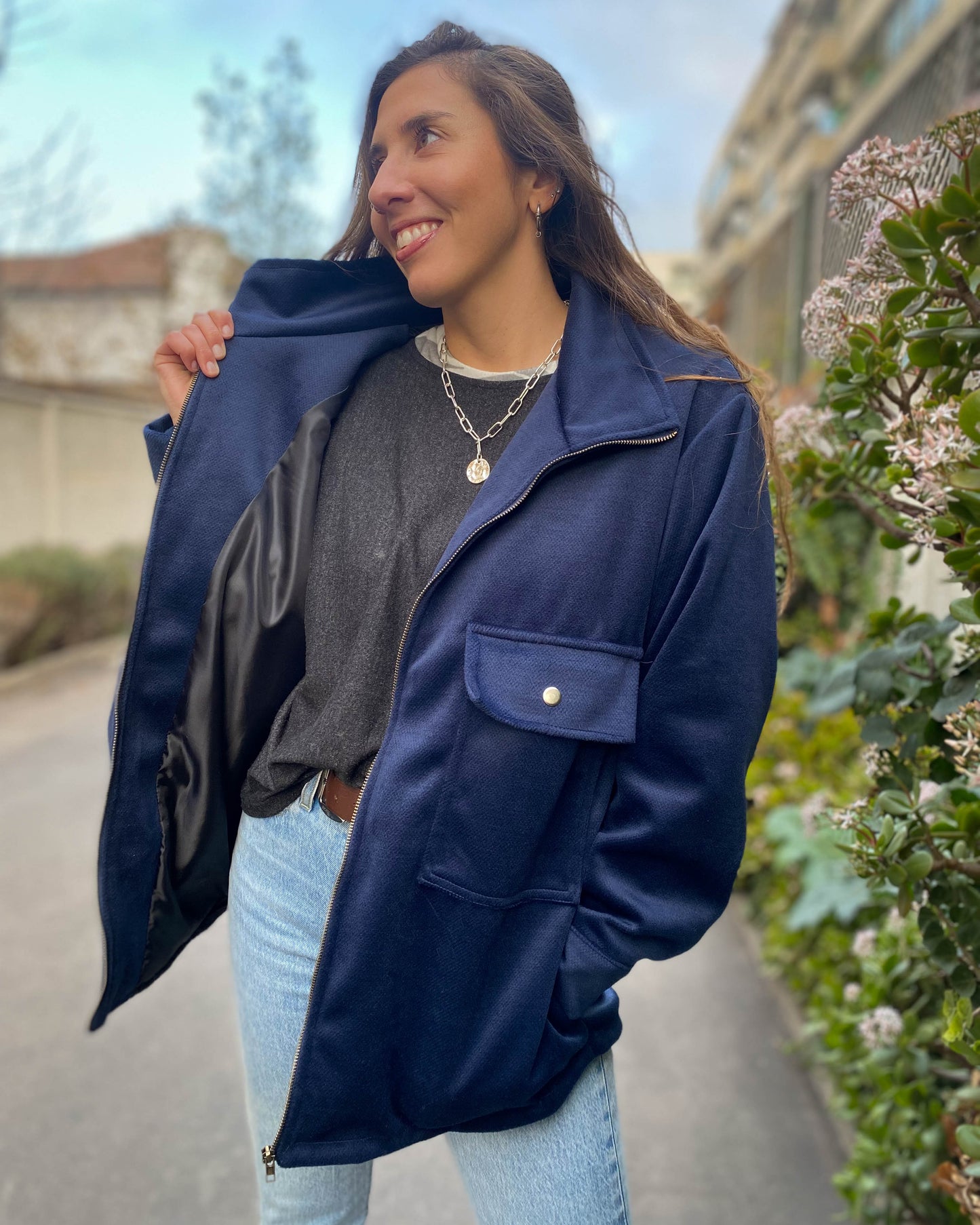 CHAQUETA AZUL.