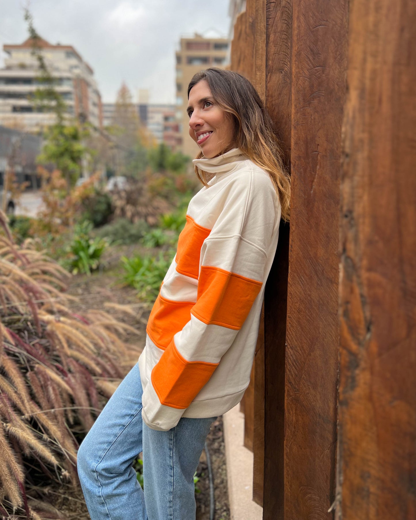 POLERON OVERSIZE NARANJO.