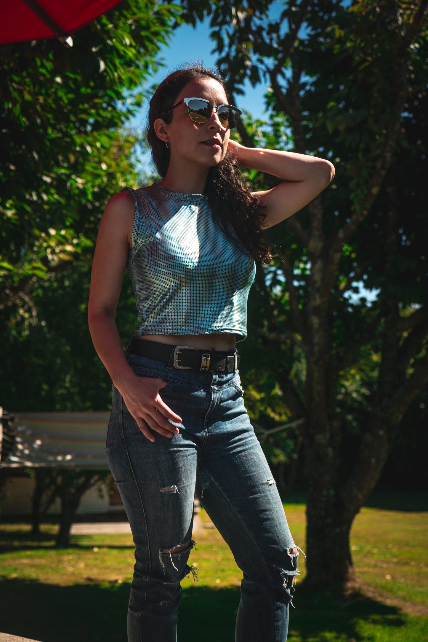 CROP TOP CUELLO ALTO METALIZADO.
